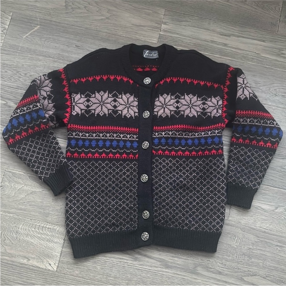 Vintage wool Tundra Black and Red Patterned Sweater